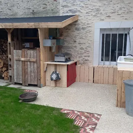 2 Dans Maison De Caractere * La Possonnière